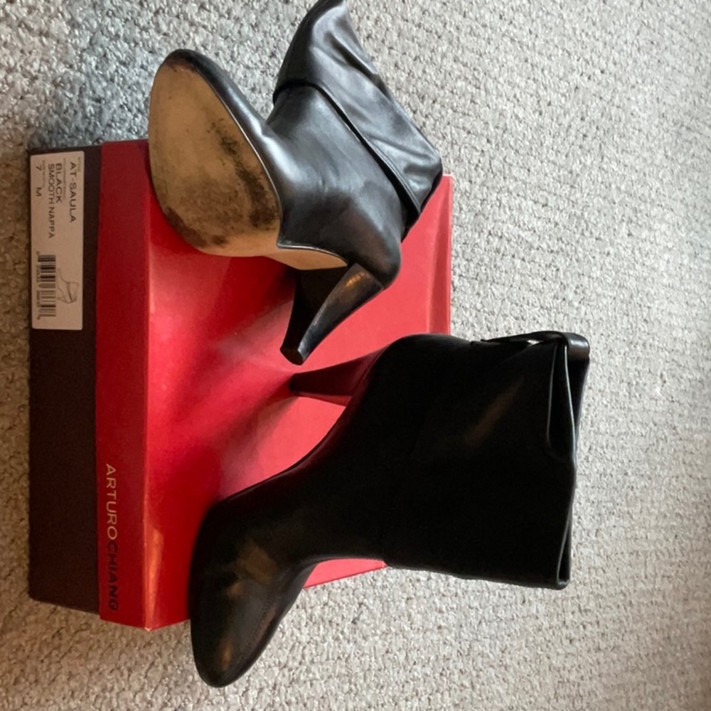 Arturo Chiang short boots